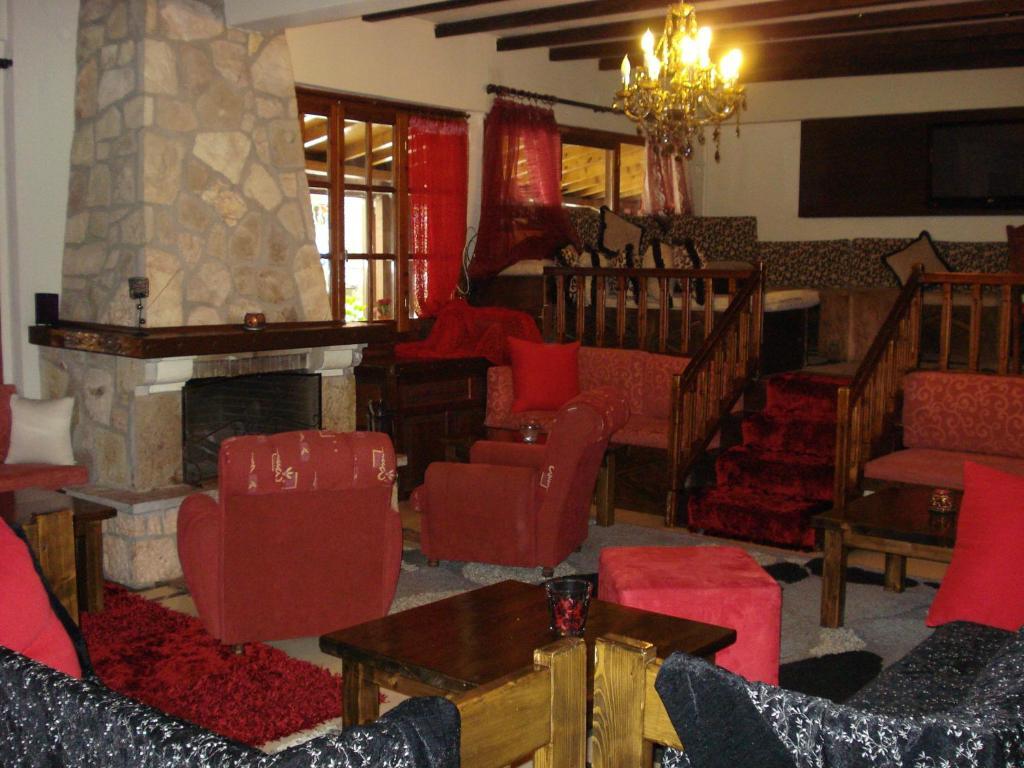 Hotel Koziakas Eláti エクステリア 写真