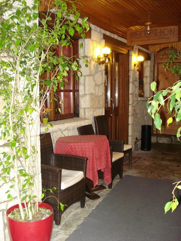 Hotel Koziakas Eláti エクステリア 写真